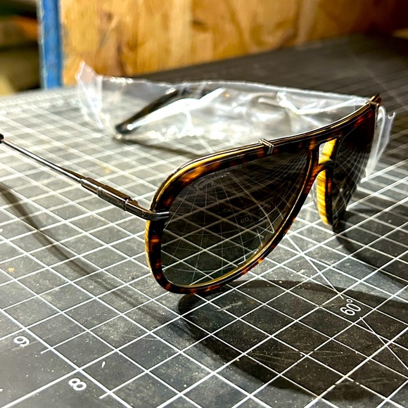 Salvatore Ferragamo Polarized Aviator Sunglasses - Picture 4 of 5